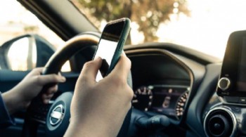 Yeni trafik cezaları Meclis'te: Telefonla konuşan sürücü servet ödeyecek!