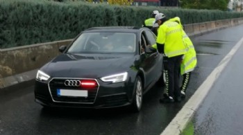 Yerlikaya duyurdu: Yasa dışı çakar kullanan sürücüye 414 bin TL