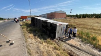 Yolcu otobüsü şarampole devrildi: Feci kazada çok sayıda yaralı var