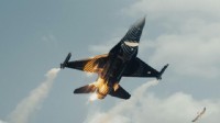Yolcu uçağı kaçırılma sinyali verdi, F-16'lar havalandı!