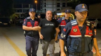 Yönetmen Ezel Akay gözaltına alındı