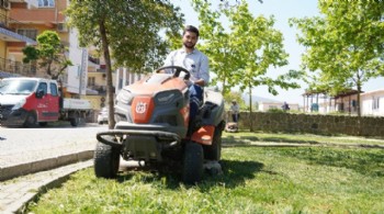 Yunusemre'de park ve bahçeler yaza hazırlanıyor