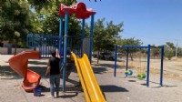 Yunusemre'de parklara yaz bakımı