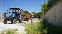 Yunusemre'den Karaali'de ot biçme çalışması