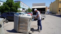 Yunusemre'den konteynerlere kampsamlı temizlik