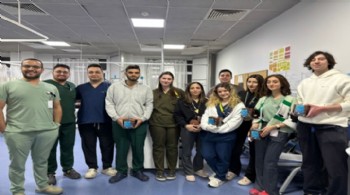 Yunusemre'den nöbetçi doktorlara Tıp Bayramı sürprizi