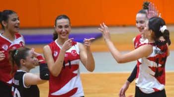 Yunusemre'nin Sultanları Altay'ı mağlup etti