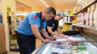 Yunusemre zabıtasından marketlerde sıkı denetim