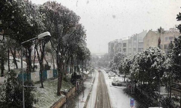 İzmir'de kar başladı