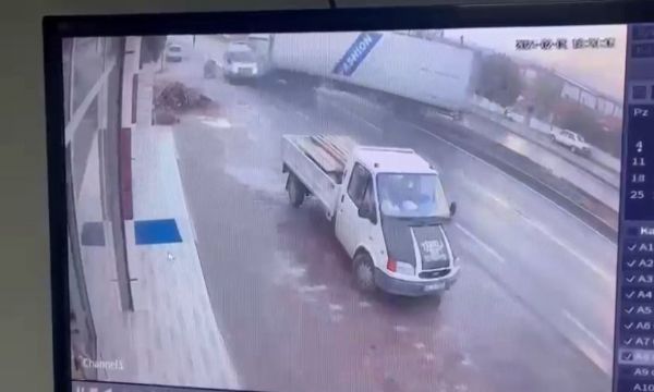 İzmir'de feci kaza: 3 ölü, 14 yaralı!