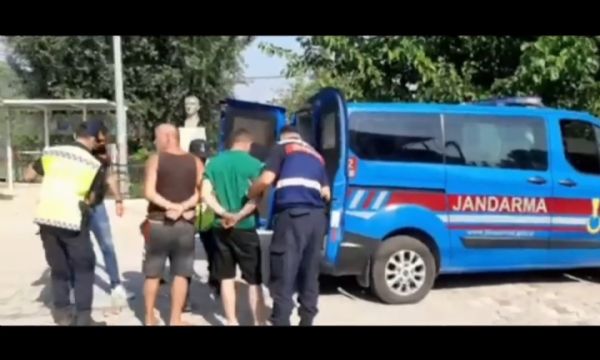  İzmir'de göçmen kaçakçılarına operasyon!