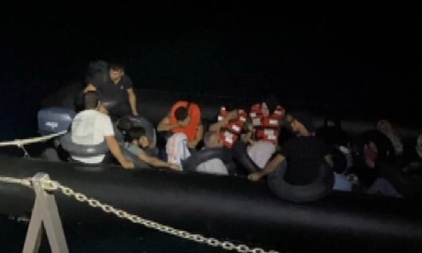 İzmir'de göçmen kaçakçılığı organizatörlerine operasyon!