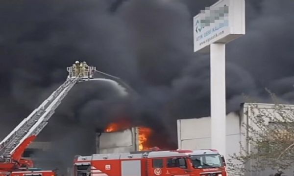 Aliağa'da geri dönüşüm tesisinde yangın!