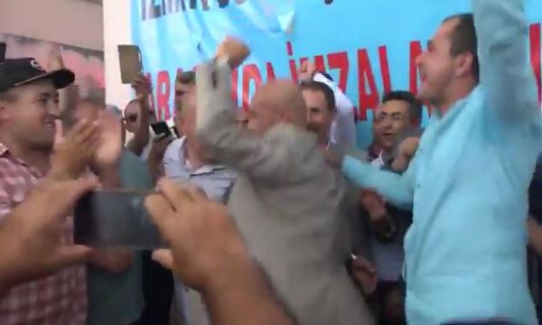 Tunç Soyer Çav Bella