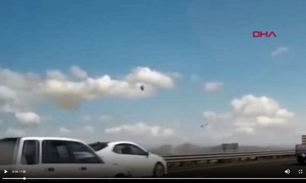 Düşen uçaktan böyle kurtuldu