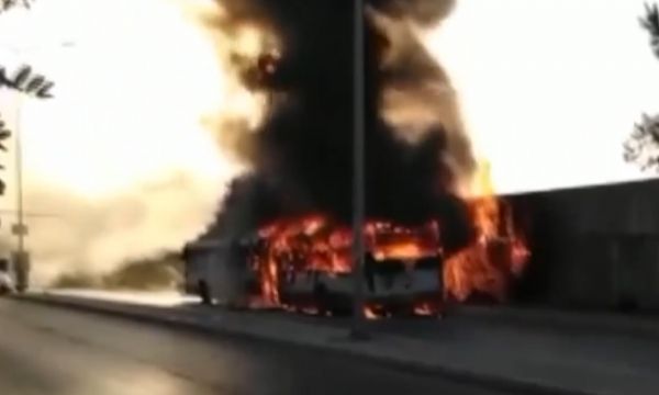 Menemen'de belediye otobüsü alev, alev yandı!