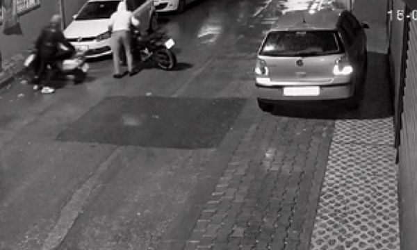 İzmir'de hırsızlık anı kamerada... 