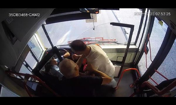 İzmir'de kadın ESHOT şoförüne saldırı!
