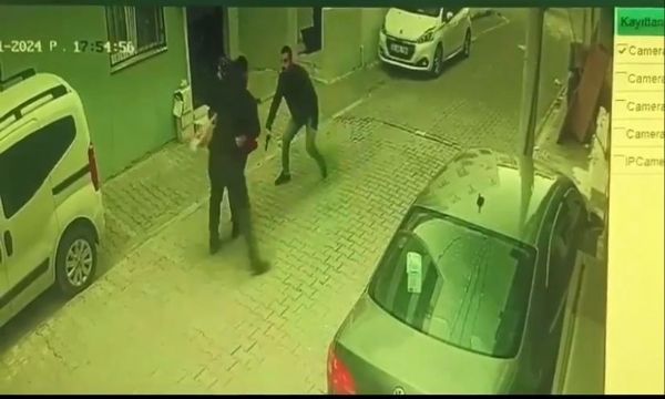 Sokak ortasındaki silahlı kavgada kadını kalkan olarak kullandı!