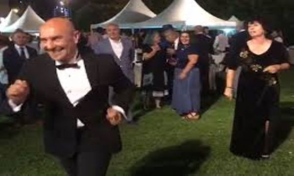 Tunç Soyer'den dans şov
