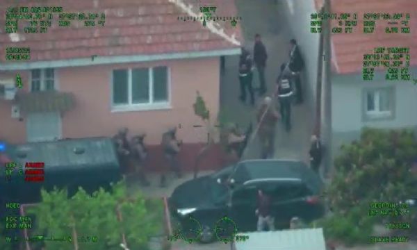 İzmir'de uyuşturucu baskını!